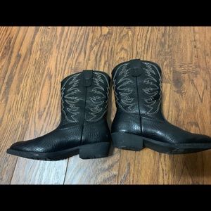 Kids cowboy boots like new